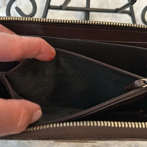 Gucci Leather Zipper Wallet - Picture 6 of 7